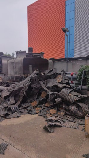 四川广汉医药包装厂150t冷却塔填料更换